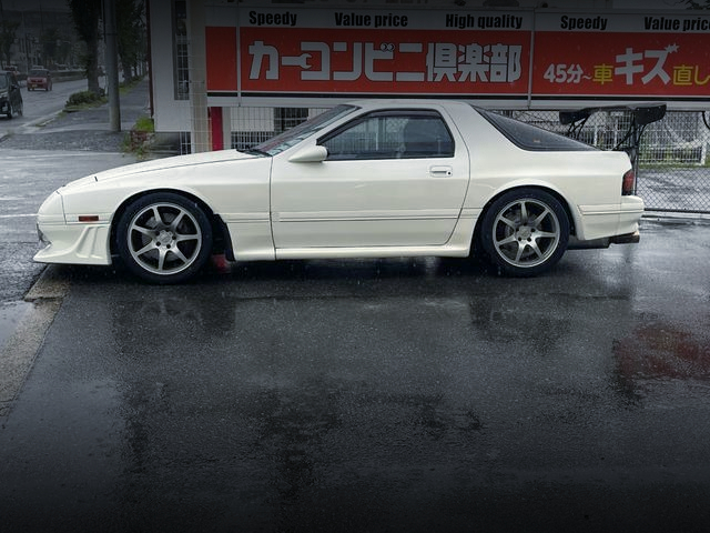 Side exterior of FC3S SAVANNA RX-7 GT-X.