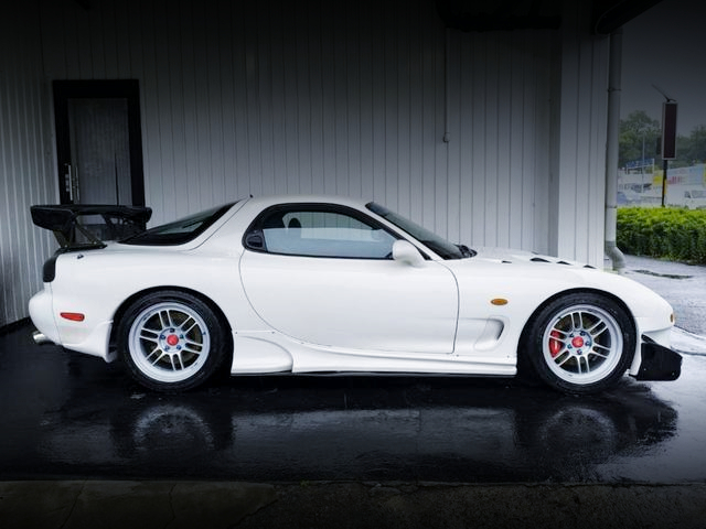 Side exterior of FD3S RX-7 TYPE-RS.