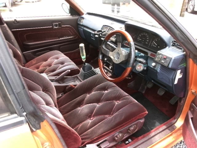 Interior of JDM Kaido racer WORKS Widebody GX71 MARK II GRANDE.