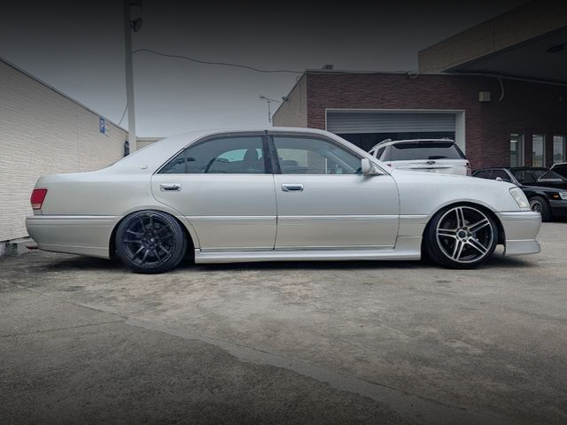 Side exterior of JZS171 CROWN ATHLETE-V.