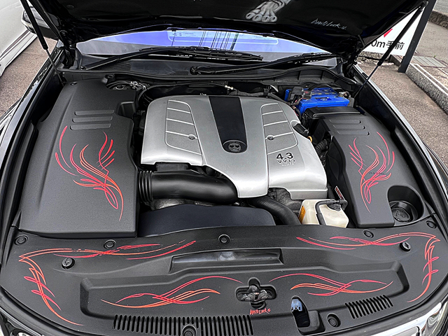 3UZ-FE 4300cc V8 engine.