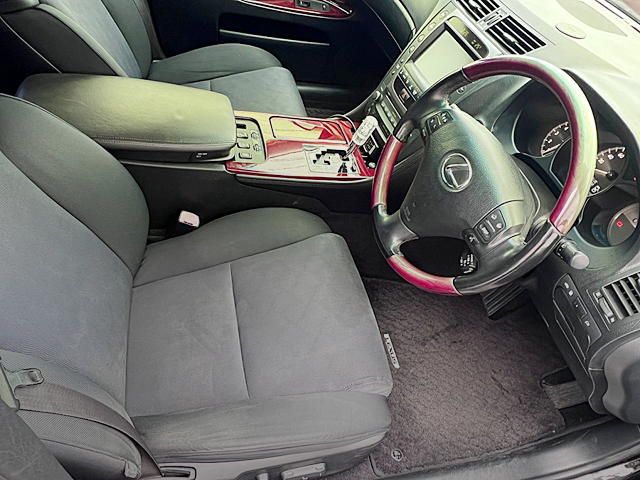 Interior of UZS190 LEXUS GS430.