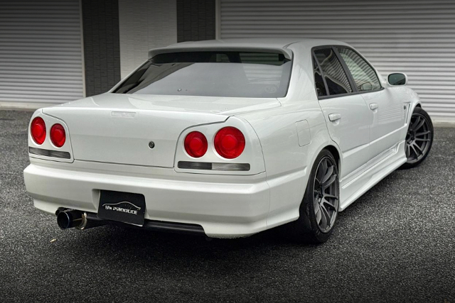 Rear exterior of R34 SKYLINE 4-DOOR.