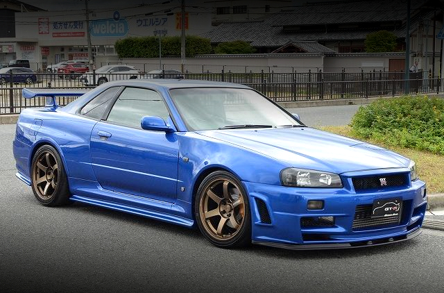 Front exterior of R34 SKYLINE GT-R.
