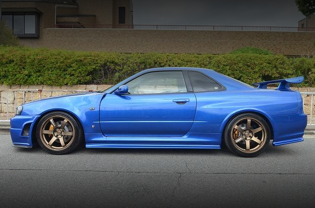 Side exterior of R34 SKYLINE GT-R.
