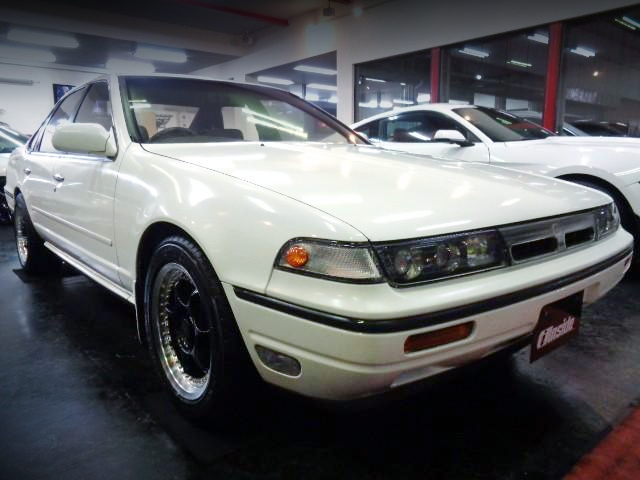 Front exterior of A31 NISSAN CEFIRO.