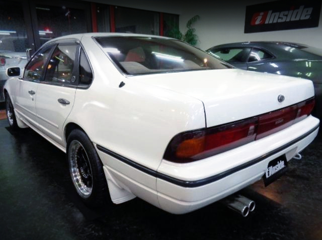 Rear exterior of A31 NISSAN CEFIRO.