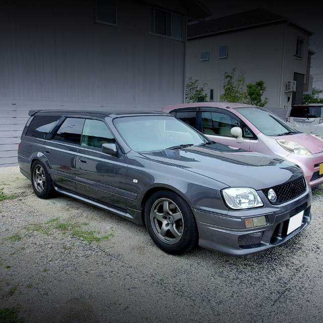 Front exterior of WGC34 NISSAN STAGEA.
