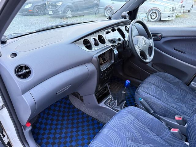 Dashboard of DAIHATSU YRV.