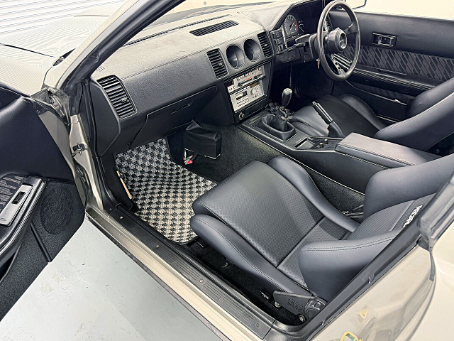 Interior of PZ31 FAIRLADY Z 200ZR-II.