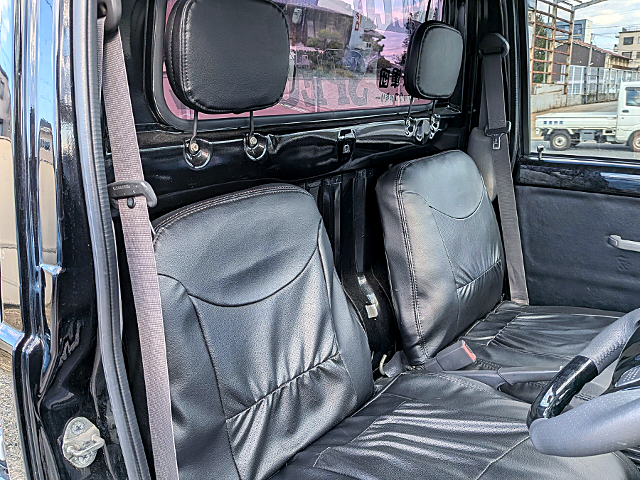 Seats of HELLO SPECIAL WIDEBODY HIJET TRUCK.