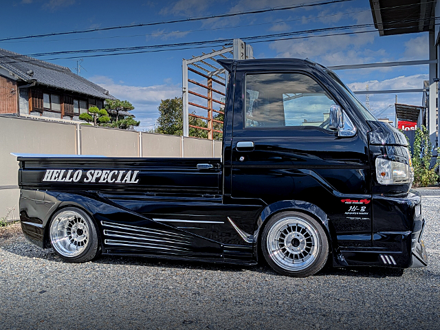 Side exterior of HELLO SPECIAL WIDEBODY HIJET TRUCK.