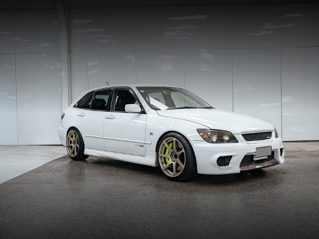 Front exterior of TOYOTA ALTEZZA GITA.
