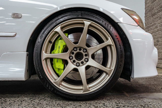 Big brake caliper installed TOYOTA ALTEZZA GITA.
