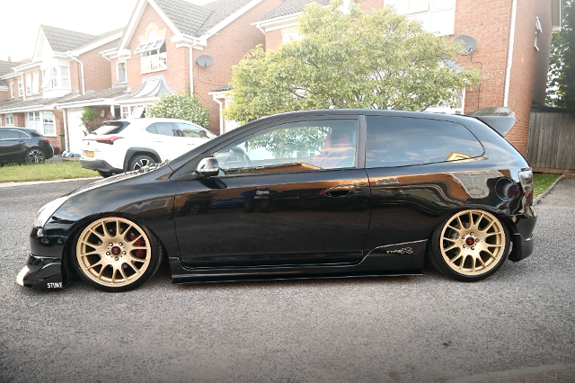 Side exterior of EP3 HONDA CIVIC TYPE-R.