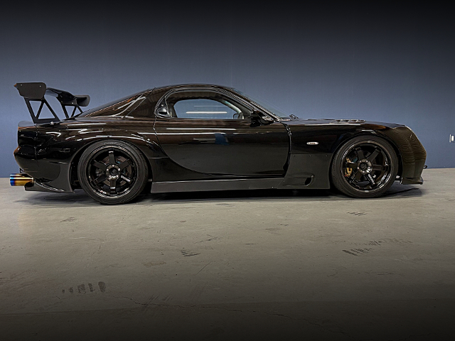 Side exterior of RE AMEMIYA BODY KIT! FD3S RX-7 TYPE-RS.