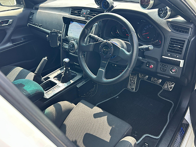 Interior of GRX133 TOYOTA MARK X 350S.