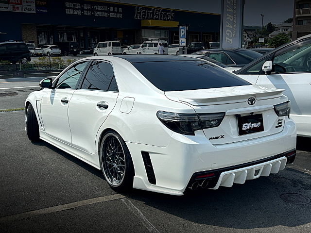 Rear exterior of GRX133 TOYOTA MARK X 350S.
