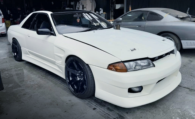 Front exterior of HCR32 SKYLINE 2-DOOR.