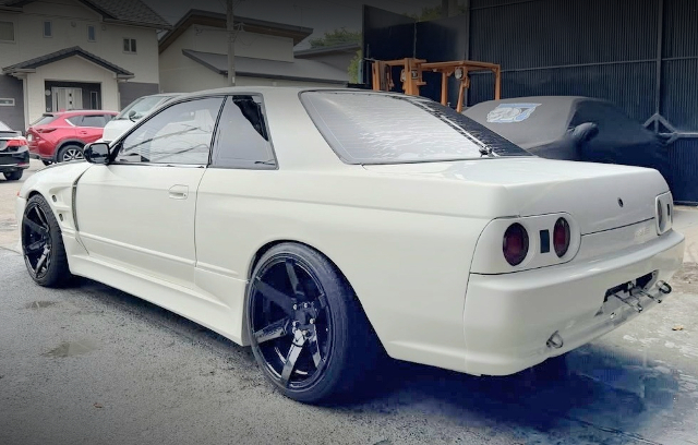 Rear exterior of HCR32 SKYLINE 2-DOOR.