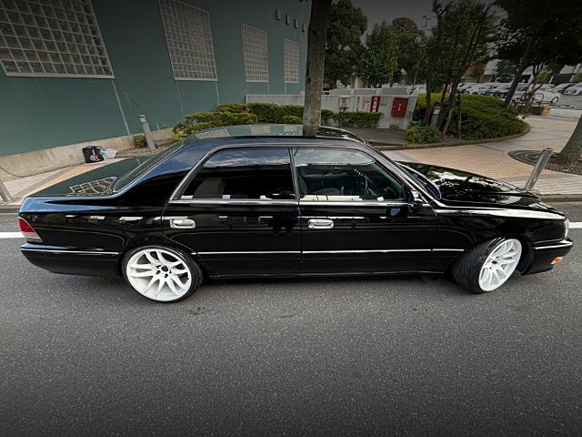 Right-Side exterior of JZS151 CROWN ROYAL SALOON.