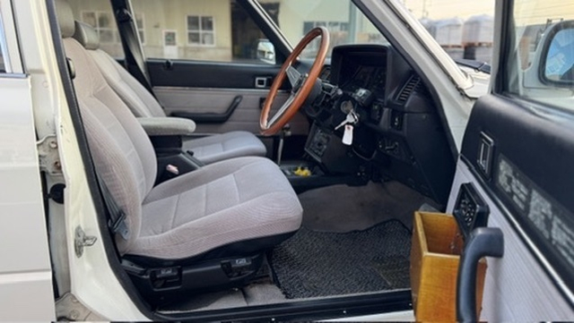 Driver Side interior of GX60G MARK II WAGON.