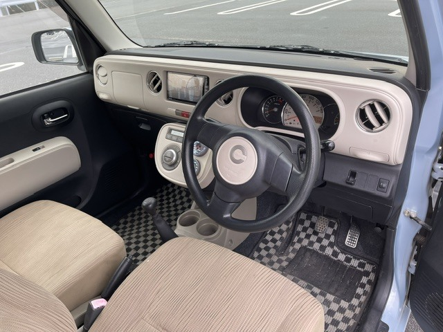 Driver Side interior of L675S MIRA COCOA PLUS X.