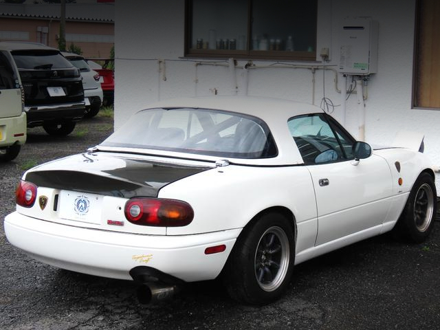 Rear exterior of NA8C ROADSTER.