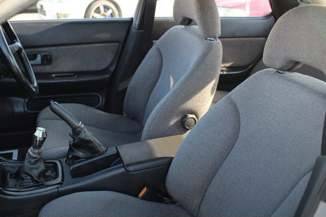 Seats of R32 SKYLINE 4-DOOR GTS-4.