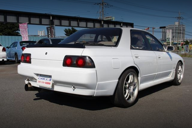Rear exterior of R32 SKYLINE 4-DOOR GTS-4.