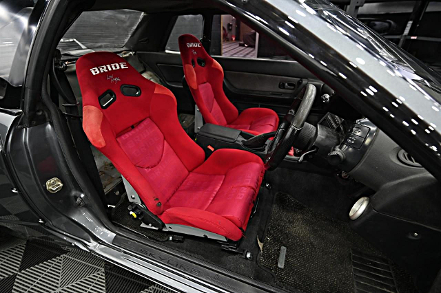 Seats of PANDEM WIDEBODY R32 SKYLINE 2-DOOR.