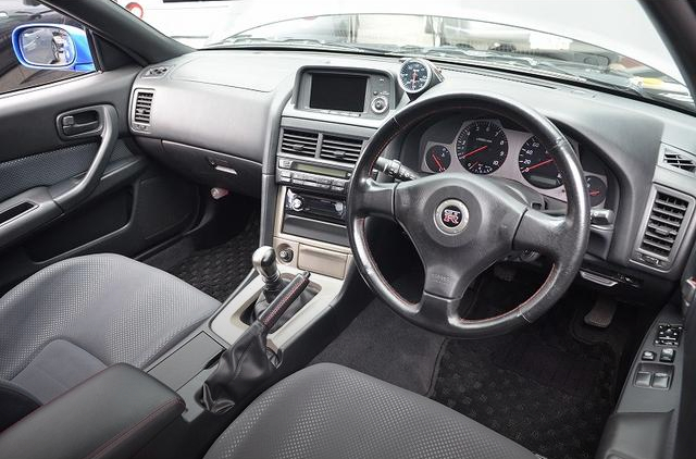 Dashboard of R34 SKYLINE GT-R V-SPEC.