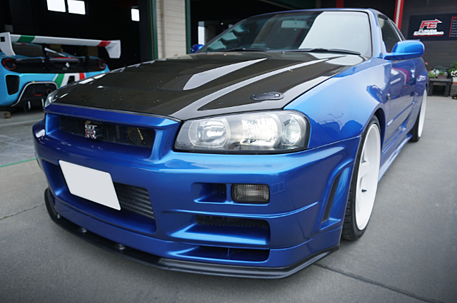 Front exterior of R34 SKYLINE GT-R V-SPEC.