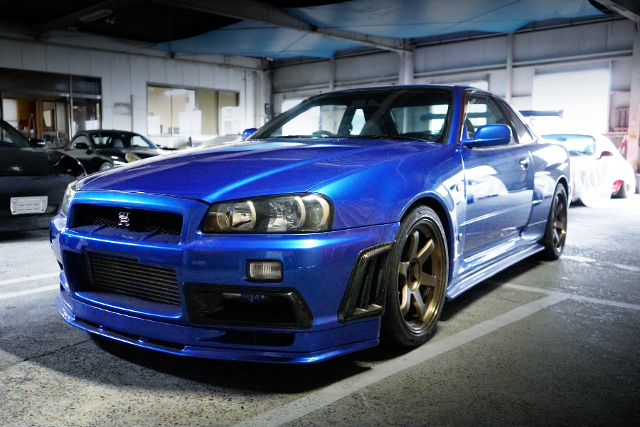 Front exterior of R34 SKYLINE GT-R V-SPEC.