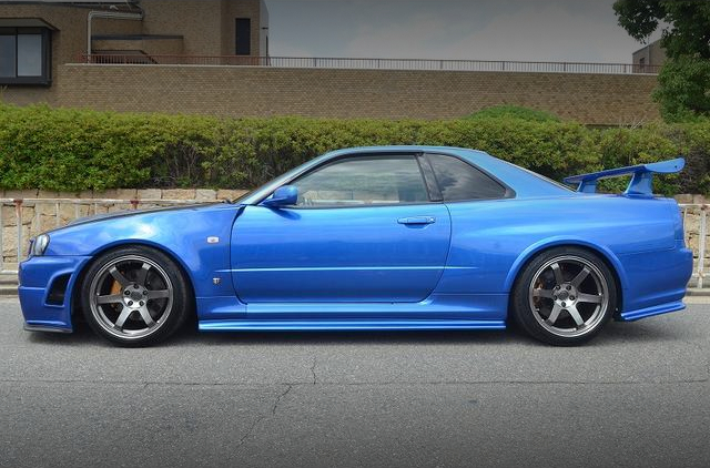 Side exterior of R34 SKYLINE GT-R V-SPEC II.