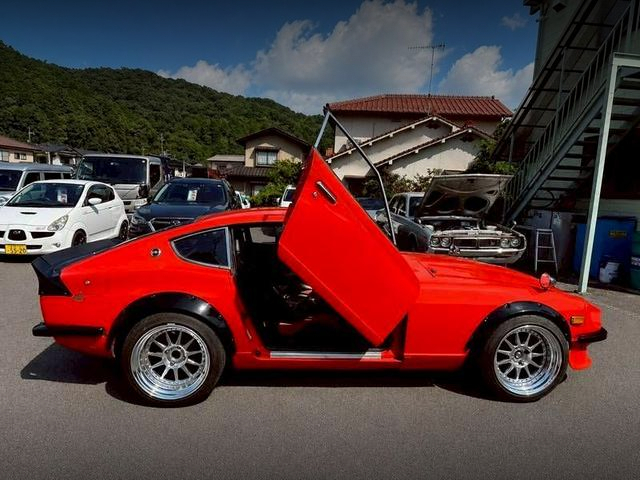 Right-Side exterior of S30 FAIRLADY Z.