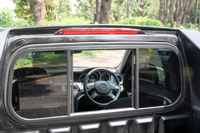 Rear Window of W204 Mercedes-Benz C200 BlueEFFICIENCY With PICKUP TRUCK CONVERSION.