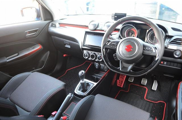Dashboard of ZC33S SUZUKI SWIFT SPORT.