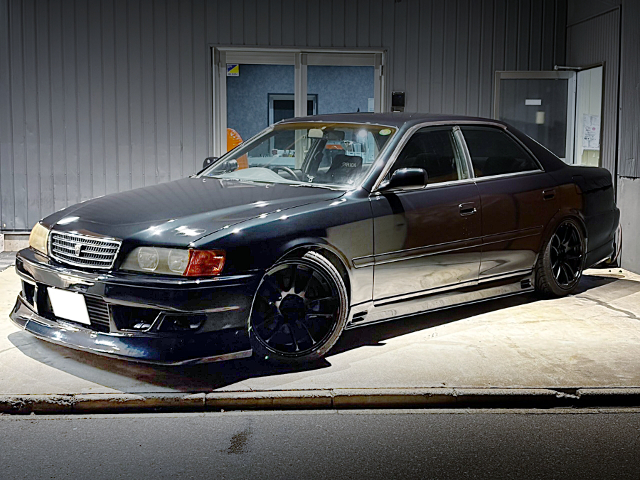 Front exterior of X100 TOYOTA CHASER.