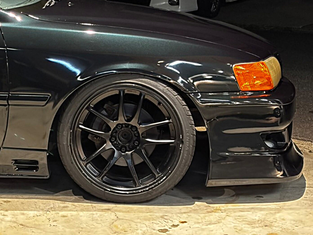 Front Rim of X100 TOYOTA CHASER.