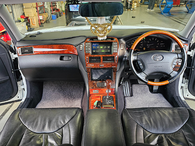 Interior of JDM VIP modified UCF30 CELSIOR 4.3 eR SPECIFICATION.