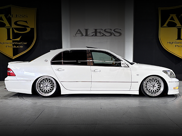 Right Side exterior of JDM VIP modified UCF30 CELSIOR 4.3 eR SPECIFICATION.