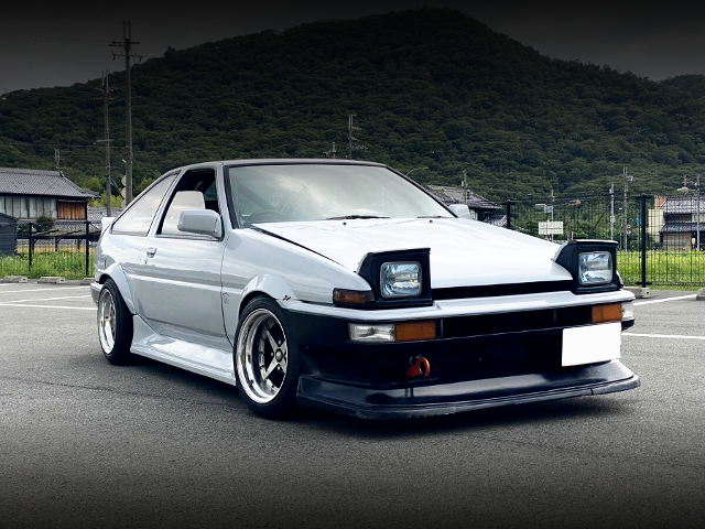 Front exterior of AE86 SPRINTER TRUENO GT-APEX.