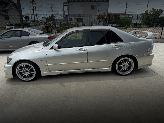 Side exterior of ALTEZZA RS200 Z EDITION.