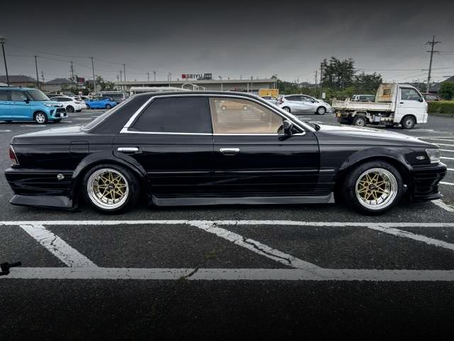 Side exterior of TD06 TURBOCHARGED C33 LAUREL.