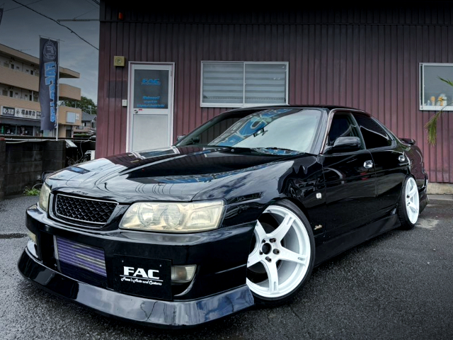 Front exterior of C35 LAUREL 25 CLUB S TURBO TYPE-X.