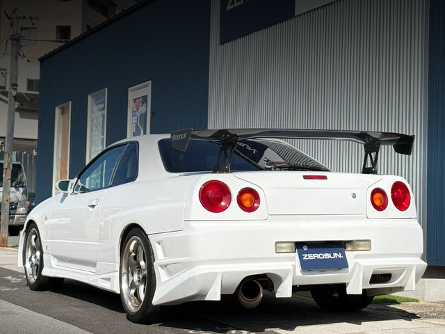 Rear exterior of ER34 SKYLINE 2-DOOR 25GT TURBO.