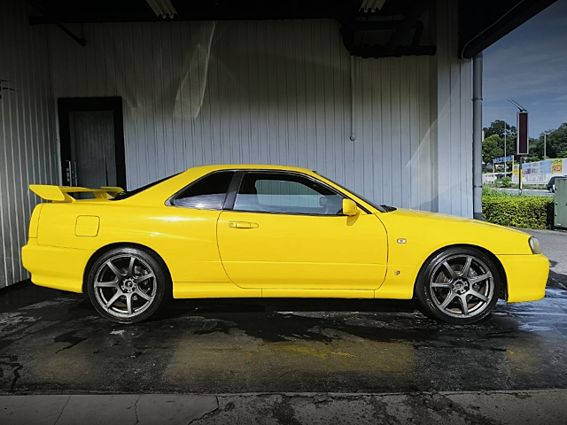 Right-Side exterior of ER34 SKYLINE 2-DOOR 25GT TURBO.