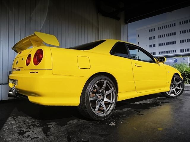Rear exterior of ER34 SKYLINE 2-DOOR 25GT TURBO.