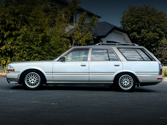 Side exterior of WY30 Gloria Wagon V20E SGL Limited.